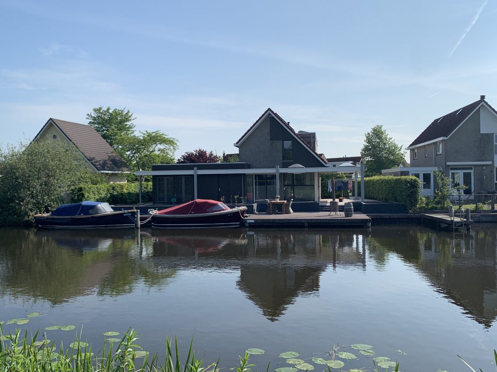 Totaaltuin Friesland hovenier tuin aan het water